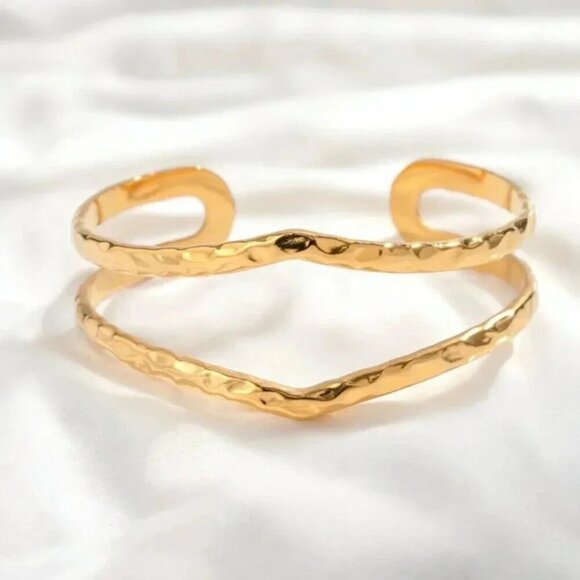 ποΈModern Boho Hammered 18K Gold Plated Cuff Bracelet | Adjustable Open Bangle - Picture 4 of 12